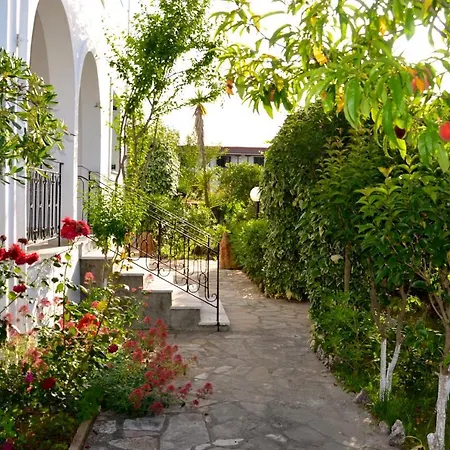 דירה Kostas' Garden רודה