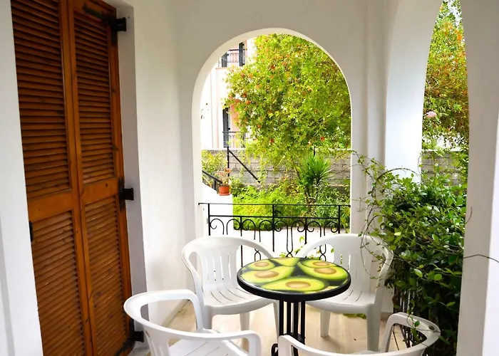 Kostas' Garden Apartamento *