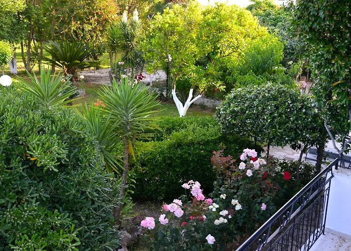 Kostas' Garden Rodas