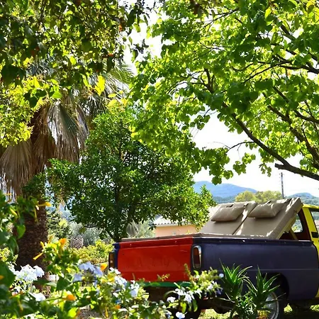 Kostas' Garden شقة