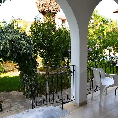 Kostas' Garden アパート ロダ