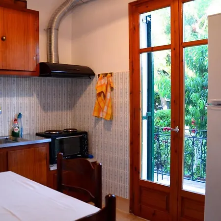 Kostas' Garden アパート *