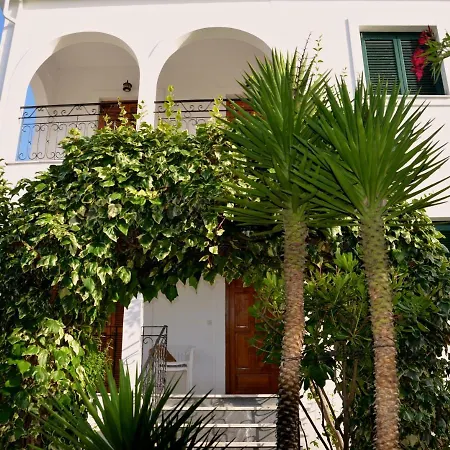 Kostas' Garden Róda
