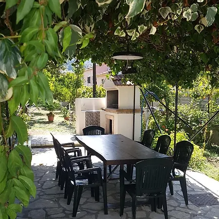 Kostas' Garden Apartman *